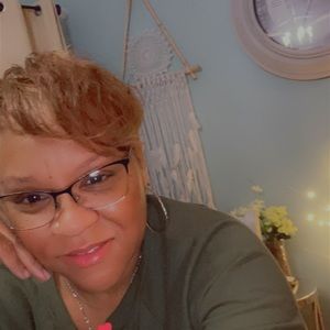 Meet your Posher, Ebony